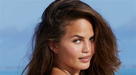 chrissy teigen topless|Chrissy Teigen Goes Topless On Social Media To Remind Fans。